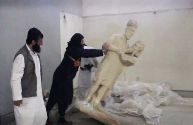 OHE: «Βάρβαρες τρομοκρατικές πράξεις» οι καταστροφές αρχαίων από την ISIS
